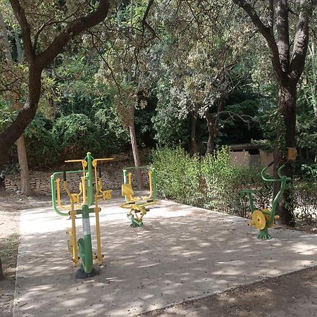 Camping De La Vallee Heureuse Orgon Ngoại thất bức ảnh