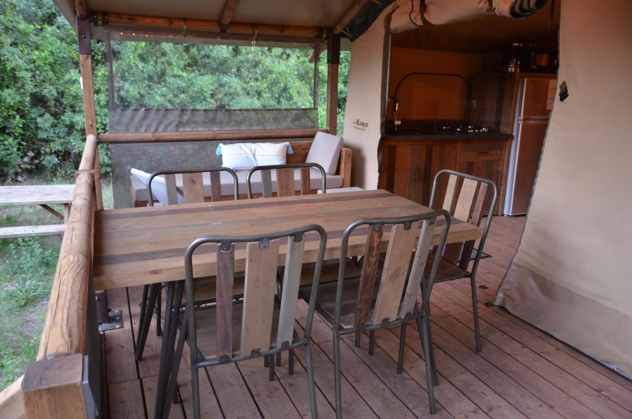 Camping De La Vallee Heureuse Orgon Ngoại thất bức ảnh