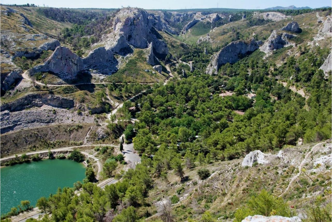 Camping De La Vallee Heureuse Orgon Ngoại thất bức ảnh