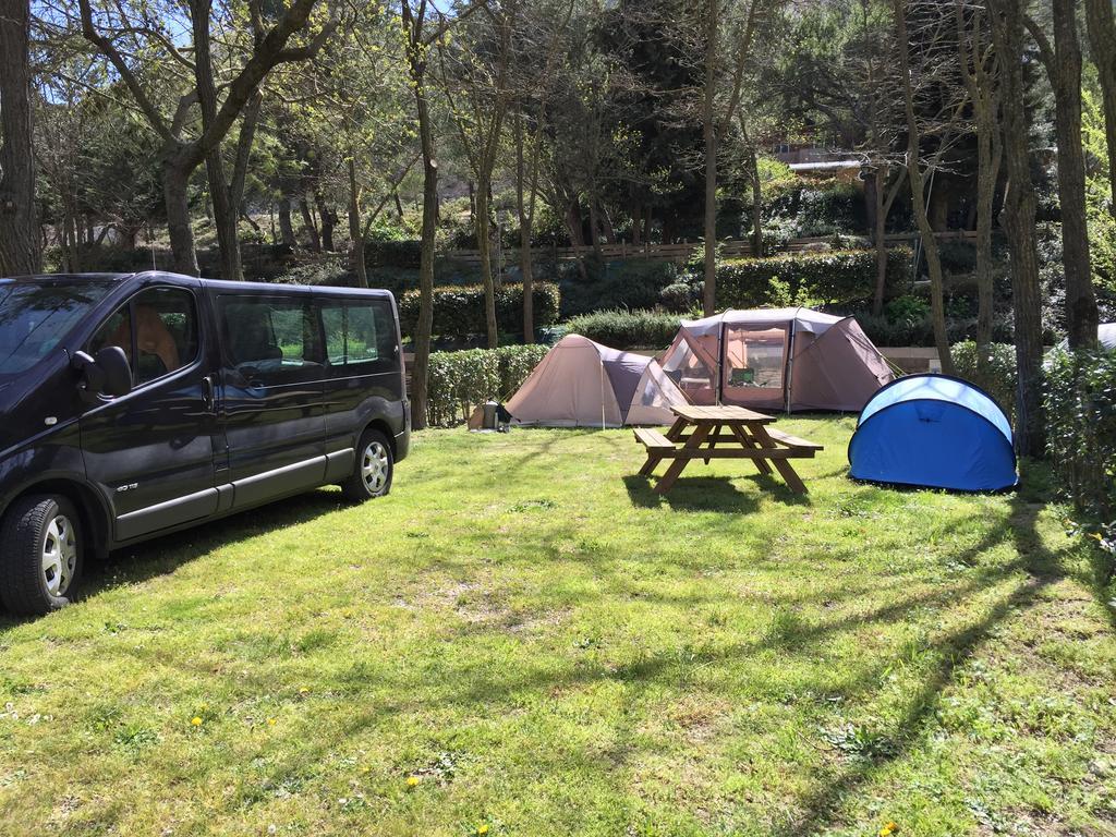 Camping De La Vallee Heureuse Orgon Ngoại thất bức ảnh