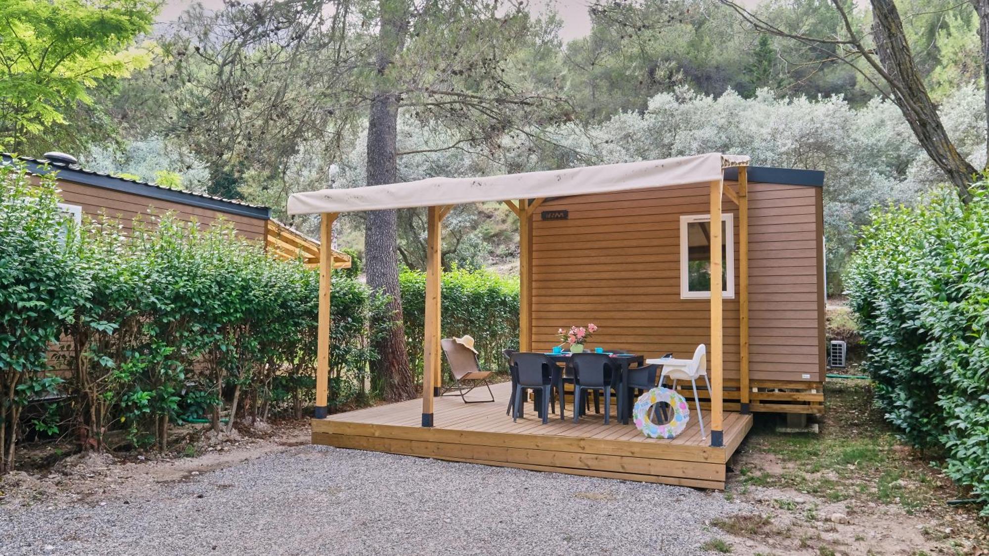 Camping De La Vallee Heureuse Orgon Ngoại thất bức ảnh