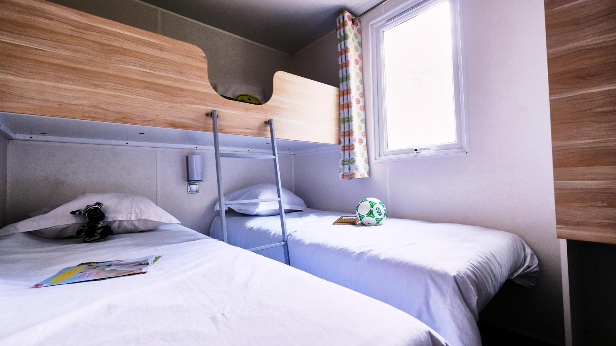 Camping De La Vallee Heureuse Orgon Ngoại thất bức ảnh
