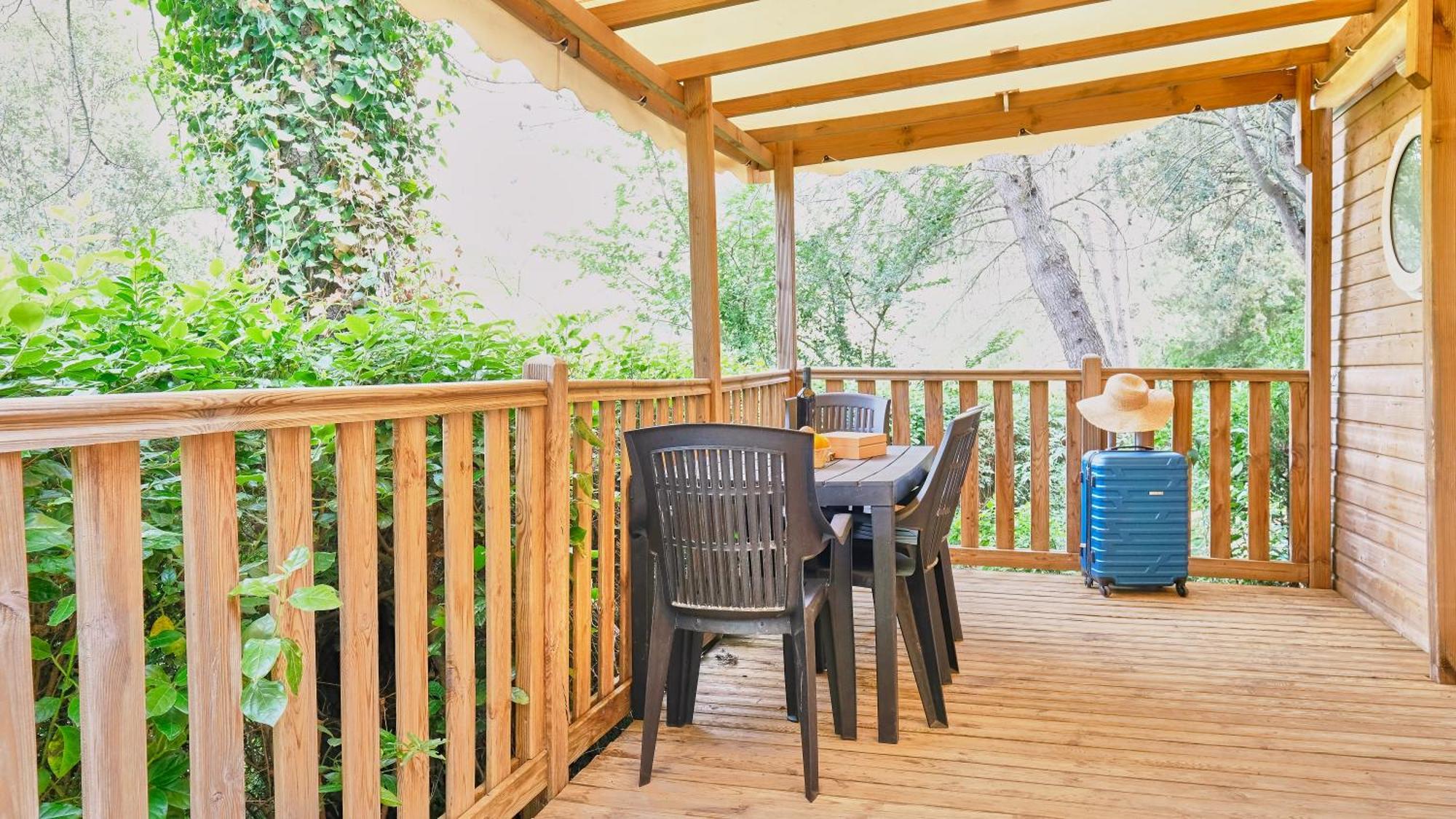 Camping De La Vallee Heureuse Orgon Ngoại thất bức ảnh