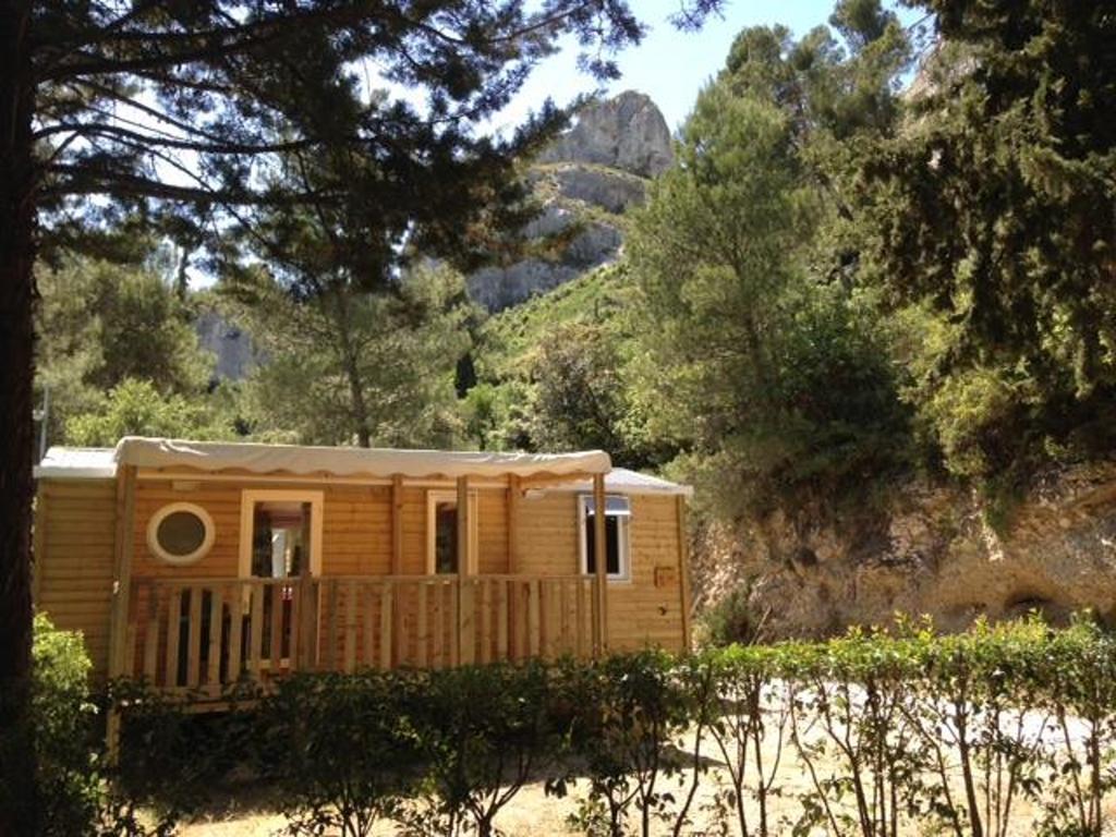 Camping De La Vallee Heureuse Orgon Phòng bức ảnh