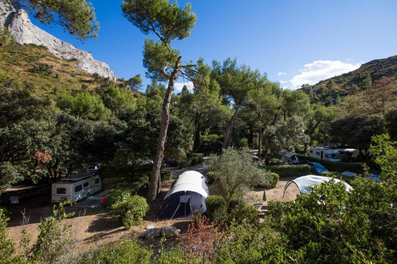 Camping De La Vallee Heureuse Orgon Ngoại thất bức ảnh