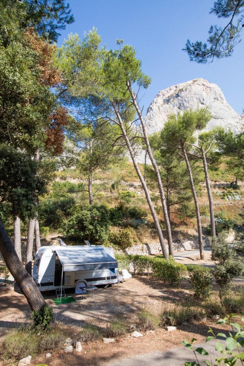 Camping De La Vallee Heureuse Orgon Ngoại thất bức ảnh